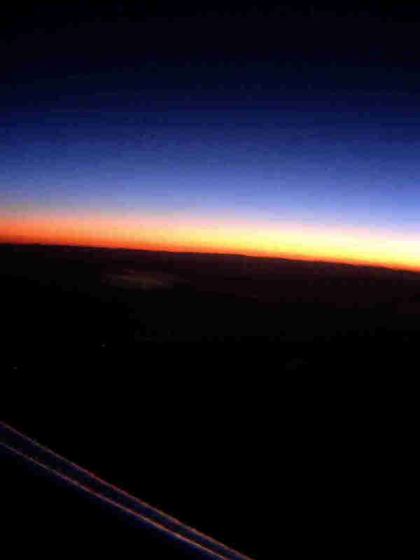 Budzące się słońce nad Colorado (z samolotu)