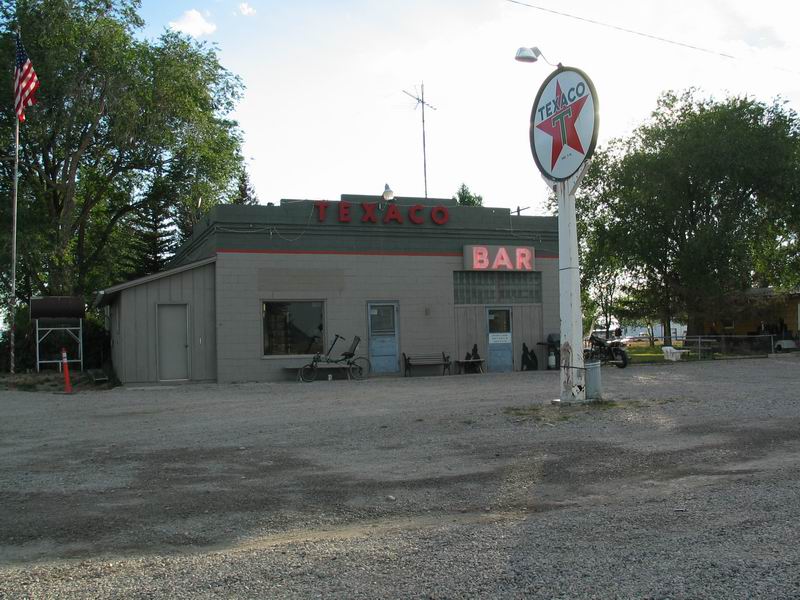 Stacja benzynowa - poczta - store - bar w Atomic City