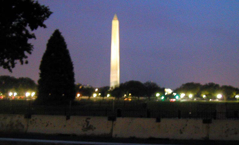Washington Monument - nocą