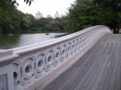 Bow Bridge w Central Parku