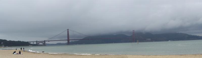 Golden Gate Bridge pod chmurami