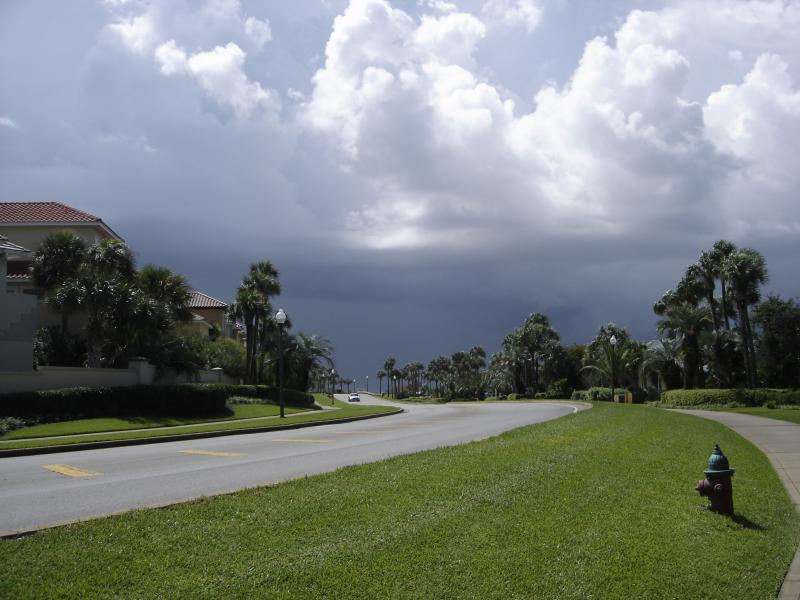 Czarne chmury zbierają się nad Florydą