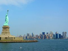 widok na Manhattan i Liberty Island 